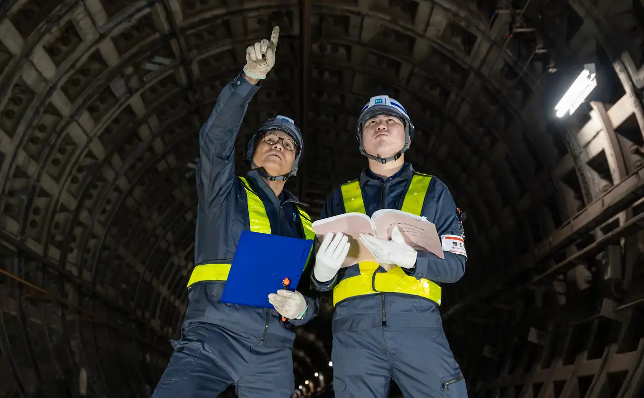 現場を支える人と技術イメージ