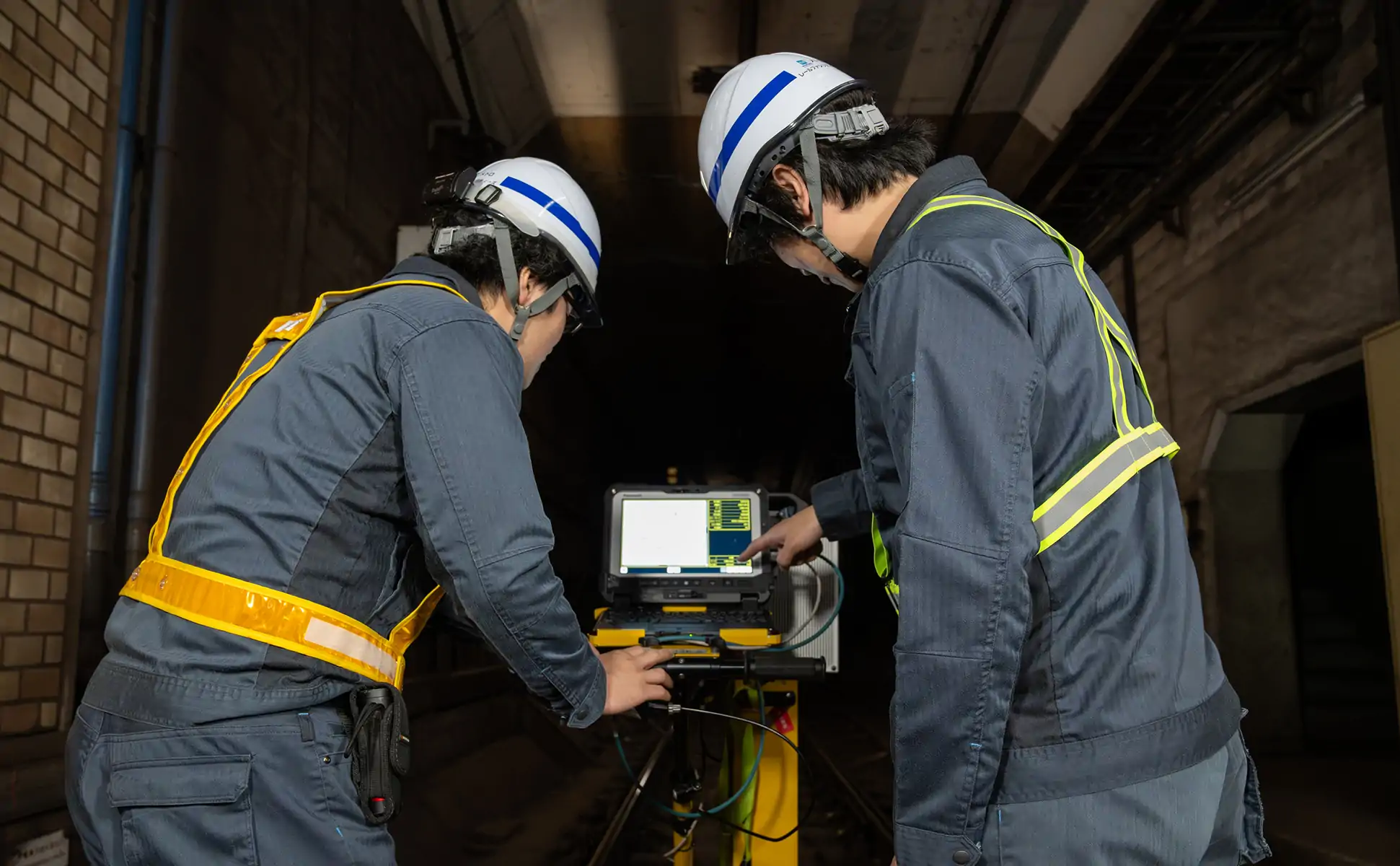 現場を支える人と技術イメージ